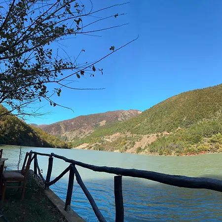 Bujtina Liqeni I Shkopetit キャンプ場 Madhesh