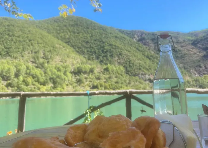 Κάμπινγκ Bujtina Liqeni I Shkopetit *