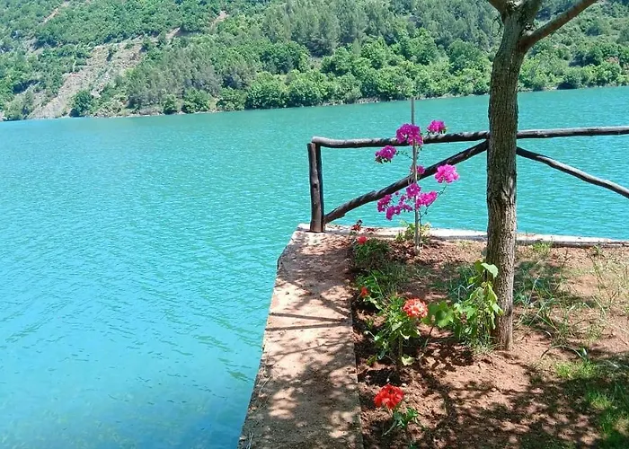 Bujtina Liqeni I Shkopetit Madhesh