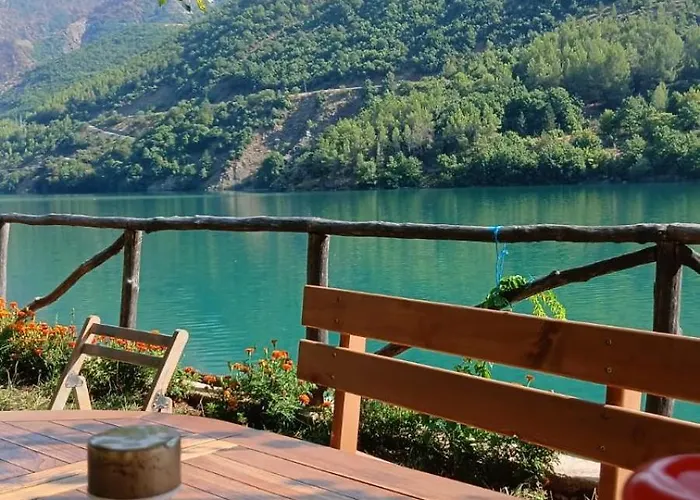 Bujtina Liqeni I Shkopetit Κάμπινγκ *