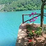 Bujtina Liqeni I Shkopetit Madhesh