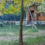 Bujtina Liqeni I Shkopetit 营地 *
