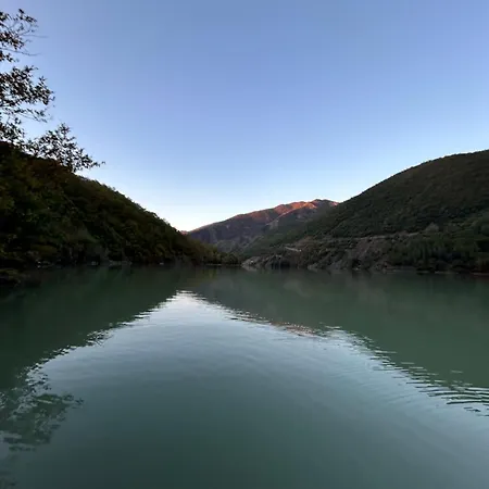 Bujtina Liqeni I Shkopetit Madhesh