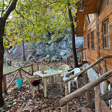 Bujtina Liqeni I Shkopetit * Madhesh