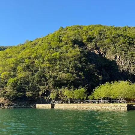 Bujtina Liqeni I Shkopetit Campingplatz Madhesh