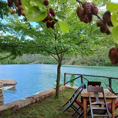 Bujtina Liqeni I Shkopetit * Madhesh