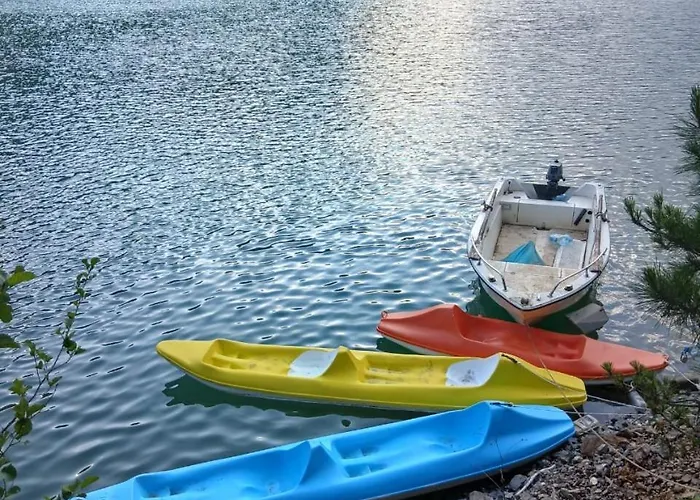 Bujtina Liqeni I Shkopetit * Madhesh