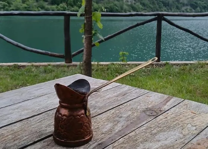Bujtina Liqeni I Shkopetit 캠프장 Madhesh