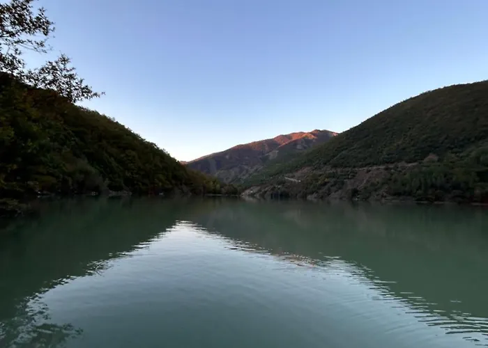 Bujtina Liqeni I Shkopetit Madhesh
