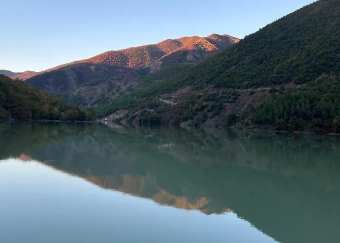 Bujtina Liqeni I Shkopetit 캠프장 Madhesh