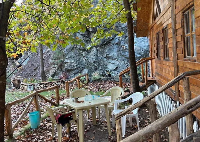 Bujtina Liqeni I Shkopetit * Madhesh